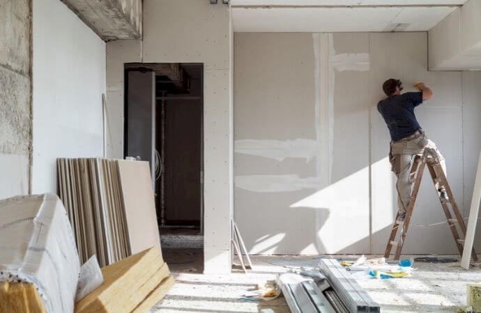 Rénover une maison ancienne : les cinq étapes à suivre