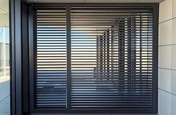 Les étapes de pose d’une persienne aluminium en Suisse romande